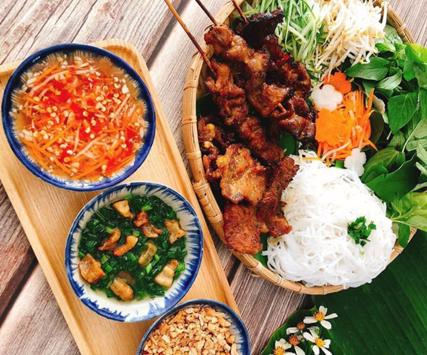 bún thịt nướng Hà Nội Bún chả thịt nướng Hà Nội độc đáo, hút khách gần xa