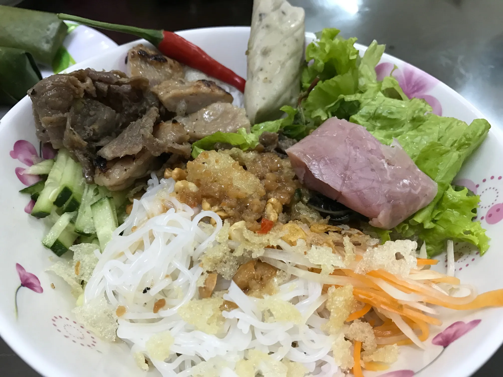 Bún thịt nướng Quy Nhơn Tô bún thịt nướng làm xiêu lòng biết bao thực khách bốn phương