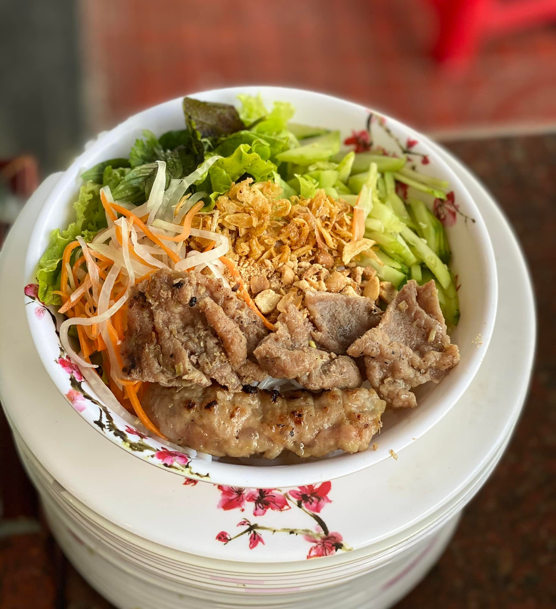 Bún thịt nướng Quy Nhơn Quán bún thịt nướng nổi tiếng Quy Nhơn với chất lượng, nguyên liệu sạch sẽ