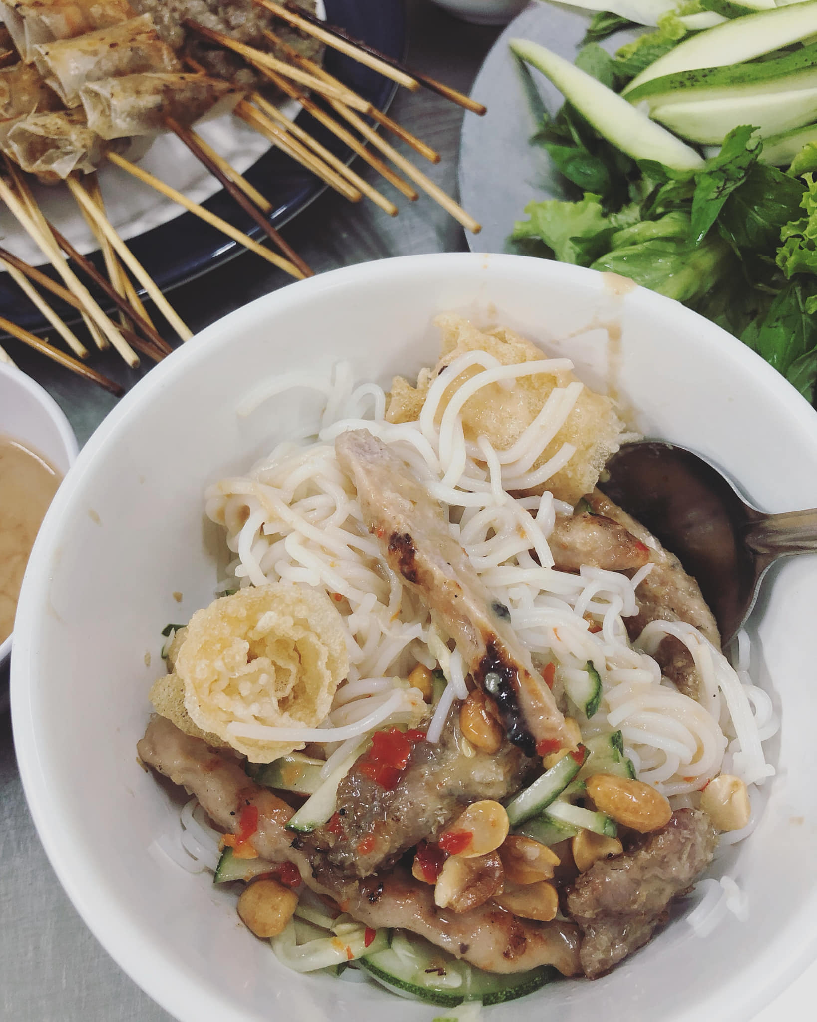 Bún thịt nướng Quy Nhơn Bún thịt nướng, nem, chả lụi Cô Mười