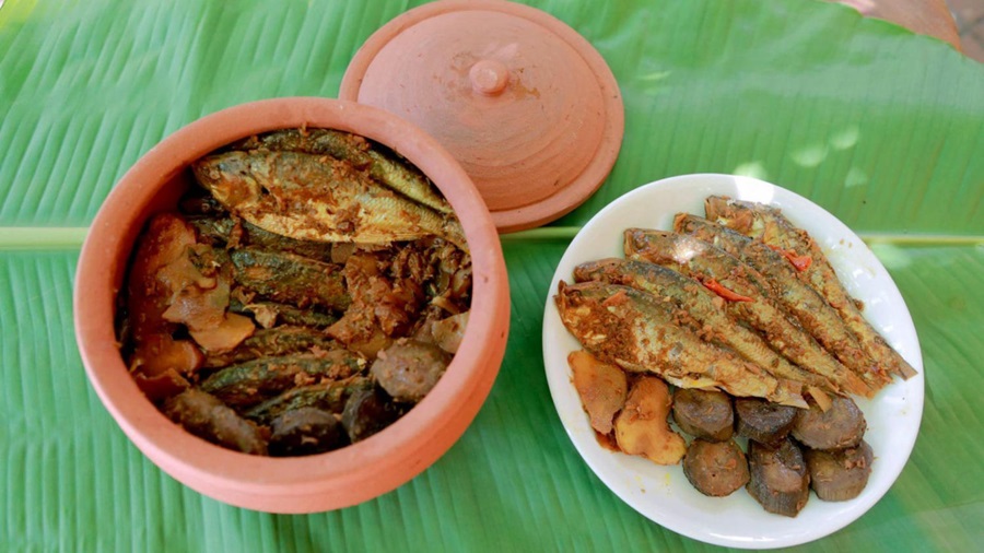 Cá mòi kho Cá mòi kho nhừ xương nhưng thịt rất chắc