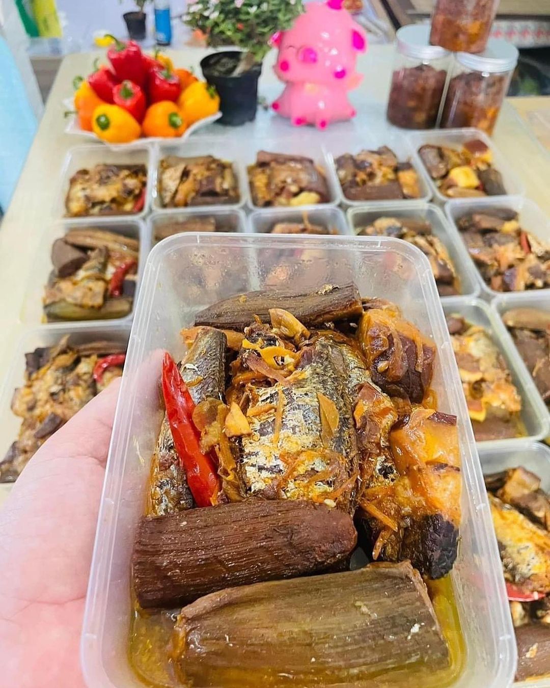 Cá mòi kho Cá mòi kho ngon là sự tổng hòa của nhiều hương vị khác nhau