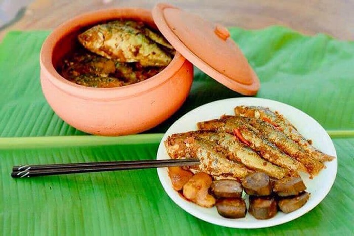 Cá mòi kho Cá mòi sau khi kho xong tỏa mùi thơm nức