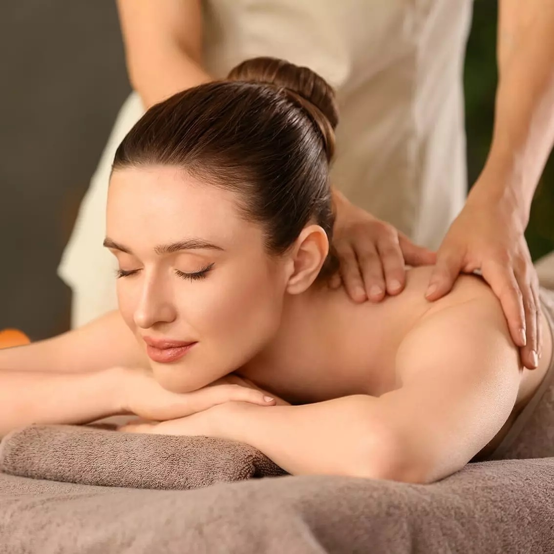 Massage Hàn Quốc Các động tác massage Hàn Quốc được thực hiện nhẹ nhàng uyển chuyển