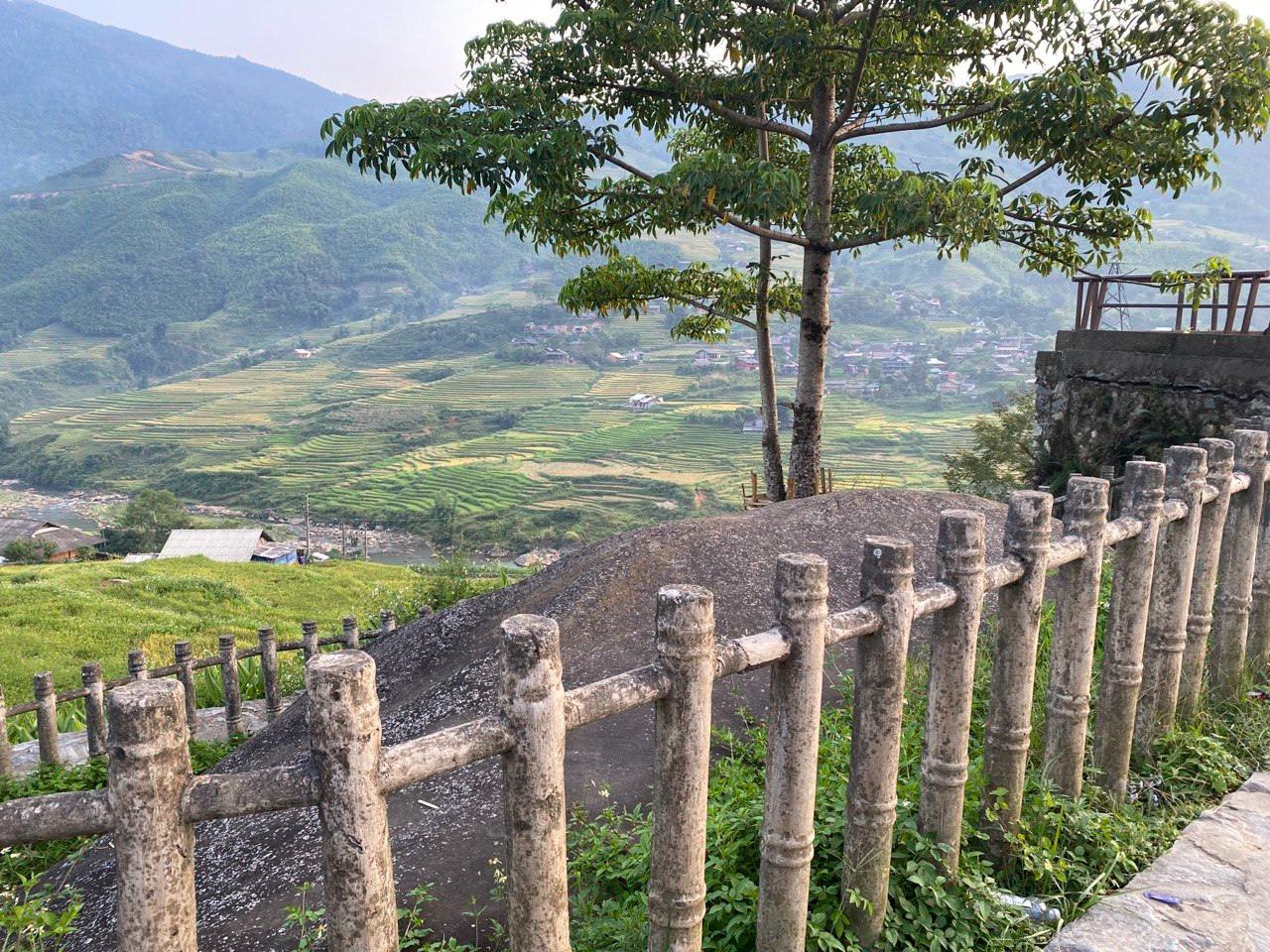 Các khối đá hình thù kỳ lạ