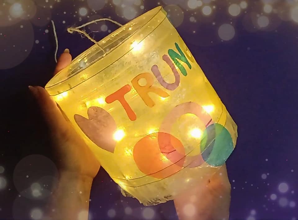 Cách làm đèn Trung thu bằng chai nhựa đơn giản cho bé