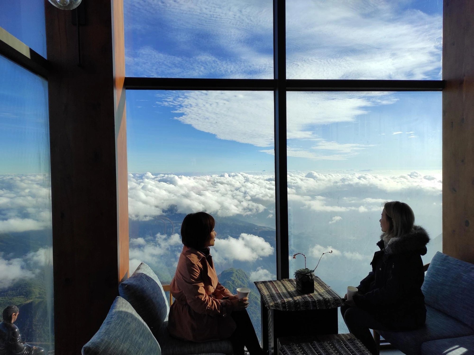 Cafe săn mây trên đỉnh Fansipan
