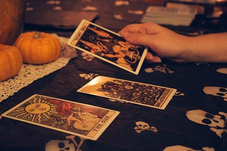 Mách bạn địa chỉ 11 quán cafe Tarot Hà Nội nổi đình đám, bói bài hay