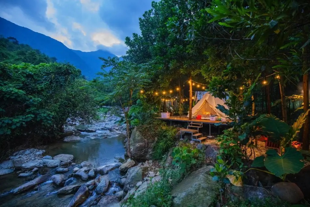 Cắm trại thác Cổng Trời