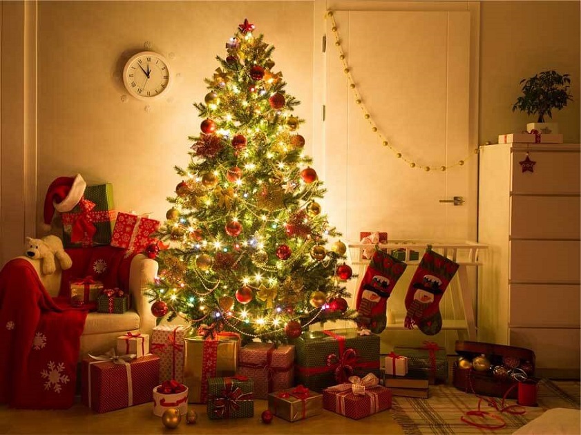 Cây thông mùa Giáng sinh Có nhiều giai thoại liên quan đến việc trang trí và thắp sáng cây thông Giáng sinh