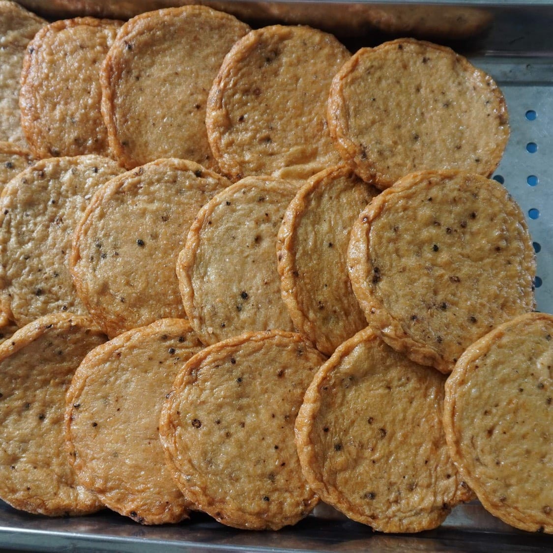 Chả cá Lý Sơn bao nhiêu 1 kg? Giá bán chả cá đỏ Lý Sơn thường dao động khoảng 160.000 – 180.000 VNĐ/kg