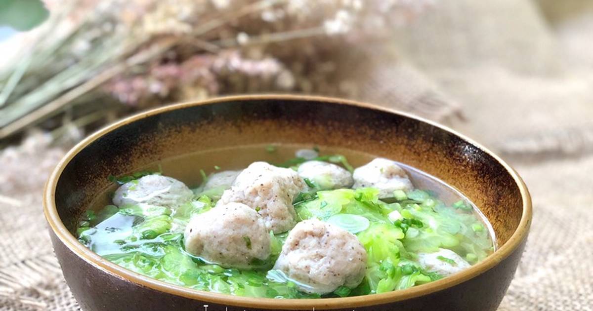 Chả cá Lý Sơn làm món gì ngon? Chả cá nổi tiếng là thành phần hấp dẫn cho món canh khổ qua thanh mát, thơm ngọt