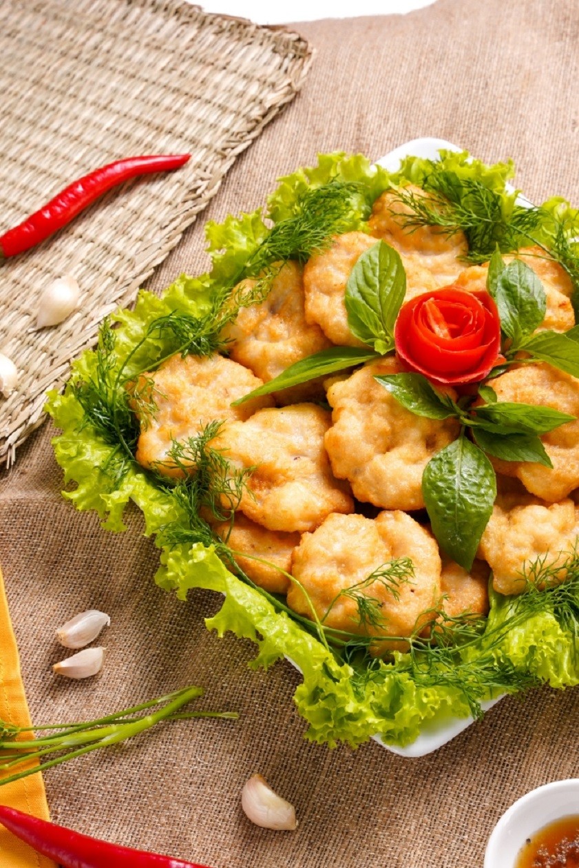 Nên chọn loại chả mực được giã bằng tay, không bị xốp