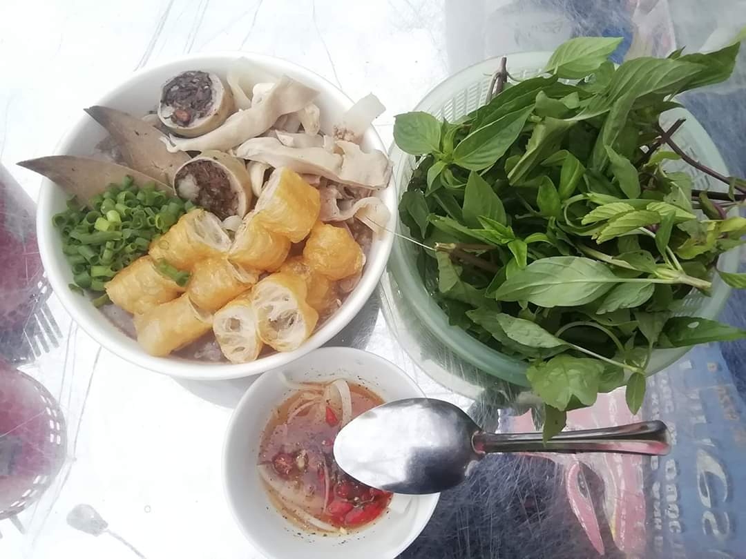 cháo lòng Hải Phòng Phần cháo lòng Hải Phòng bình dị của quán 276 Lạch Tray