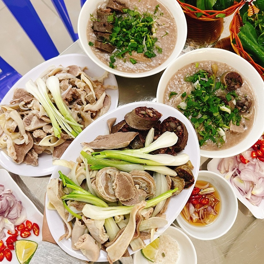 cháo lòng Hải Phòng Quán Hoa Bùi ghi dấu ấn với món cháo chuẩn vị và độ tươi ngon của các loại lòng