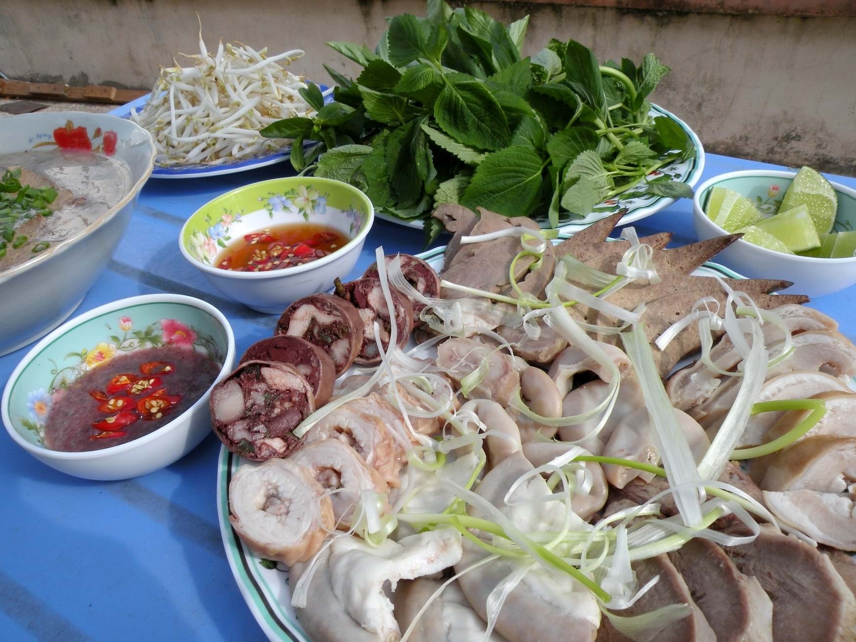 Cháo lòng Huế