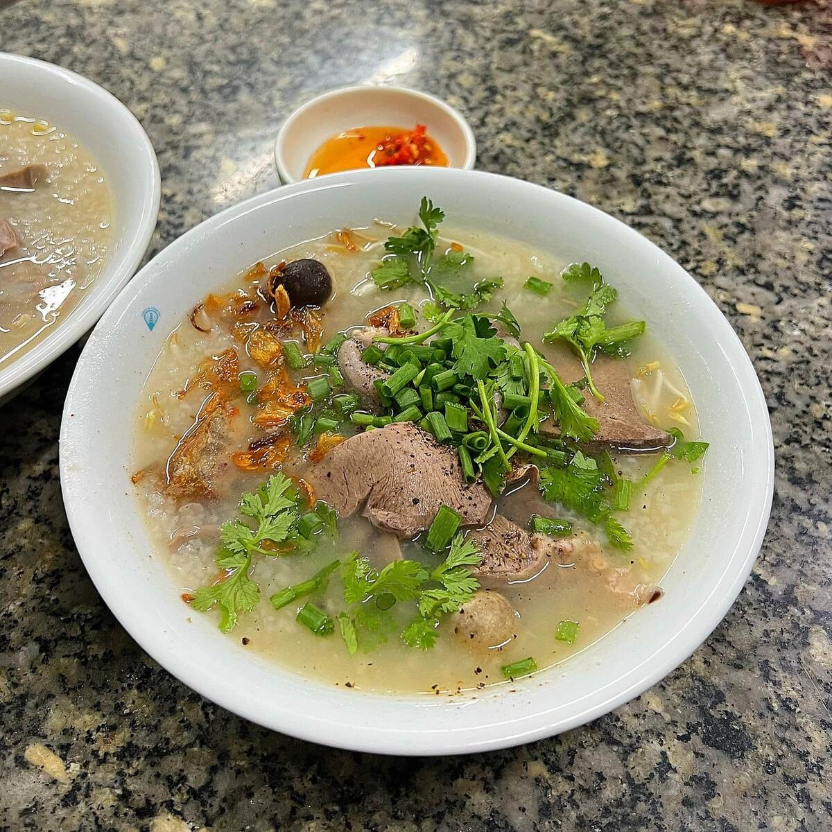 cháo lòng Huế Huế có nhiều quán cháo lòng ngon “hết sẩy"