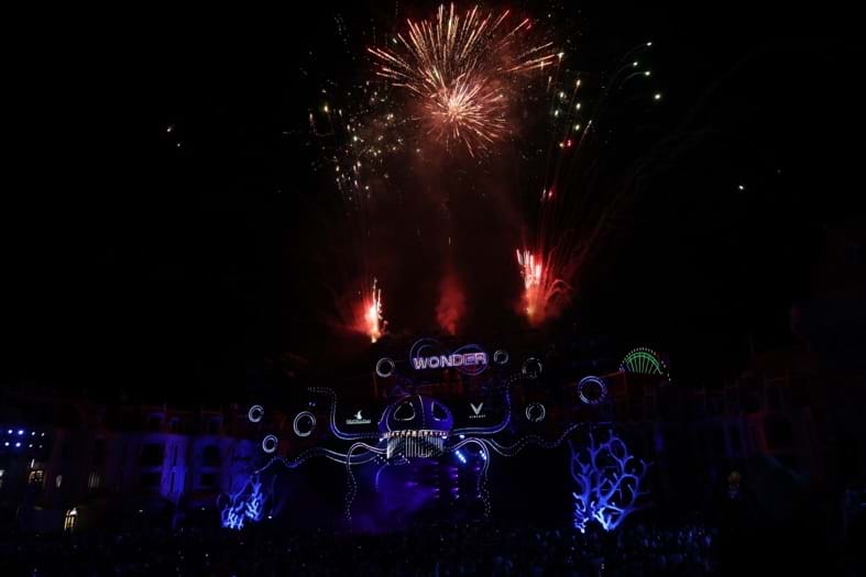 Charlie Puth and the Vietnamese artists at 8Wonder