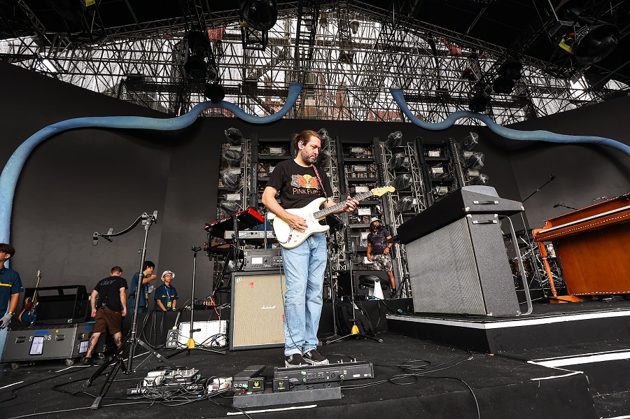 Charlie Puth and the Vietnamese artists at 8Wonder