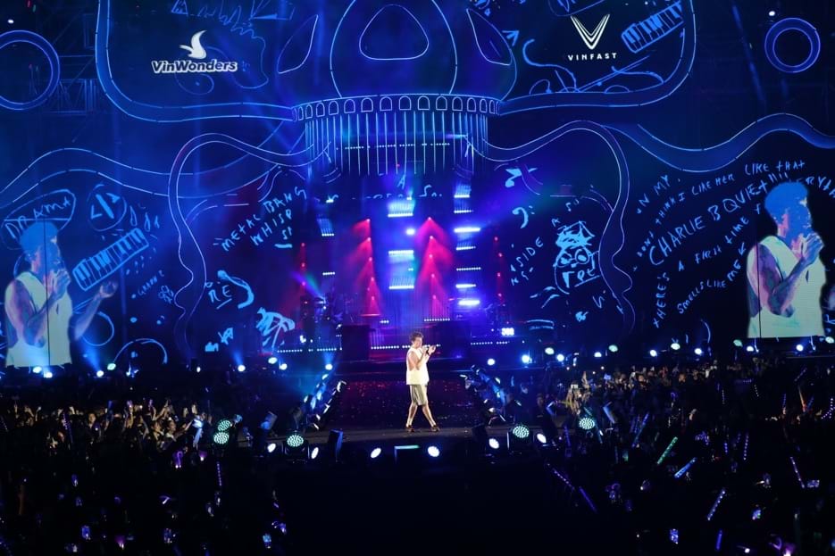 Charlie Puth and the Vietnamese artists at 8Wonder