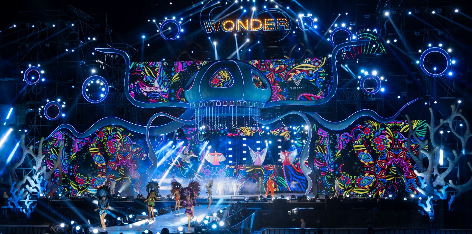 Charlie Puth and the Vietnamese artists at 8Wonder