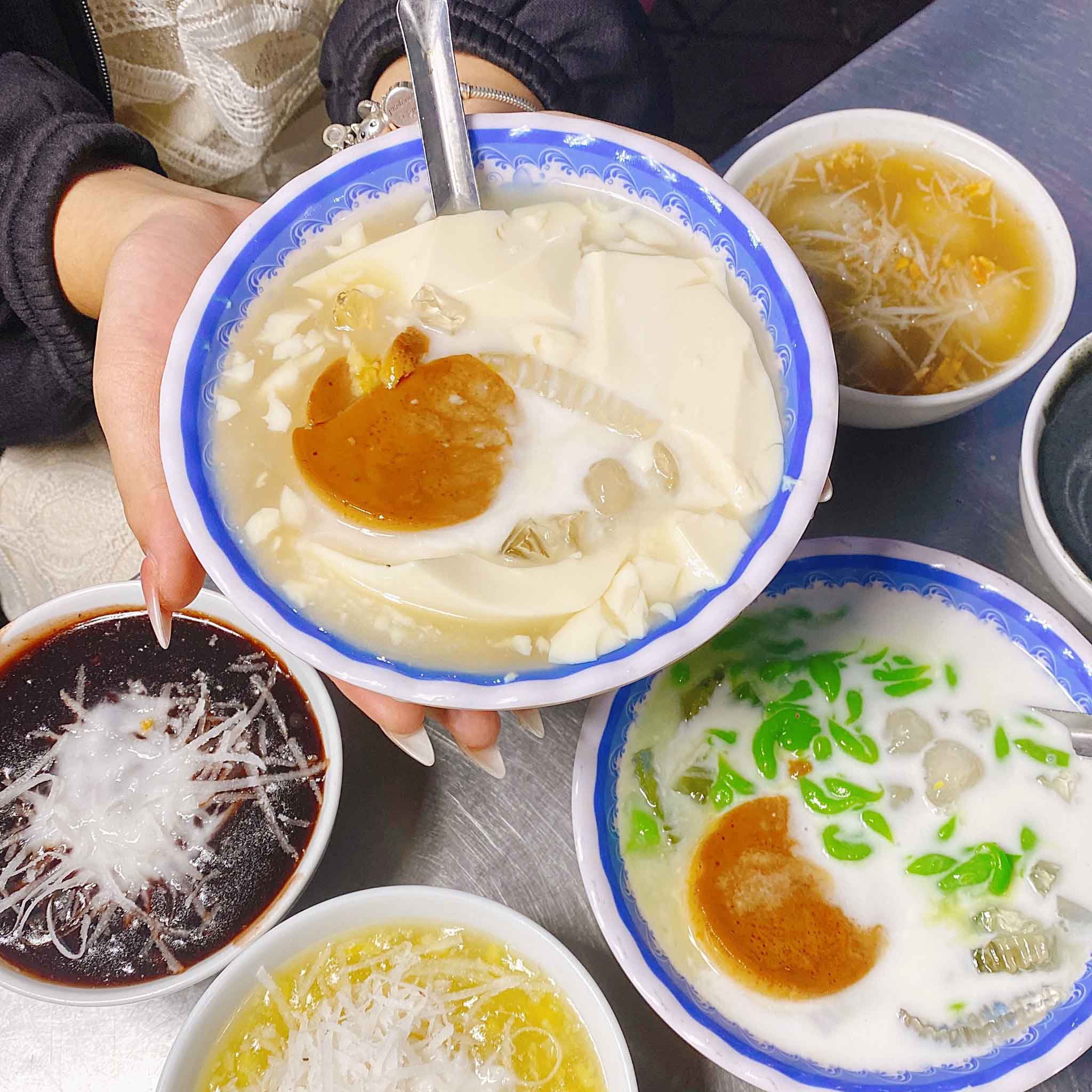 chè Hải Phòng Chè Hải Phòng Huyền Giang là quán chè ngon - bổ - rẻ được nhiều người yêu thích