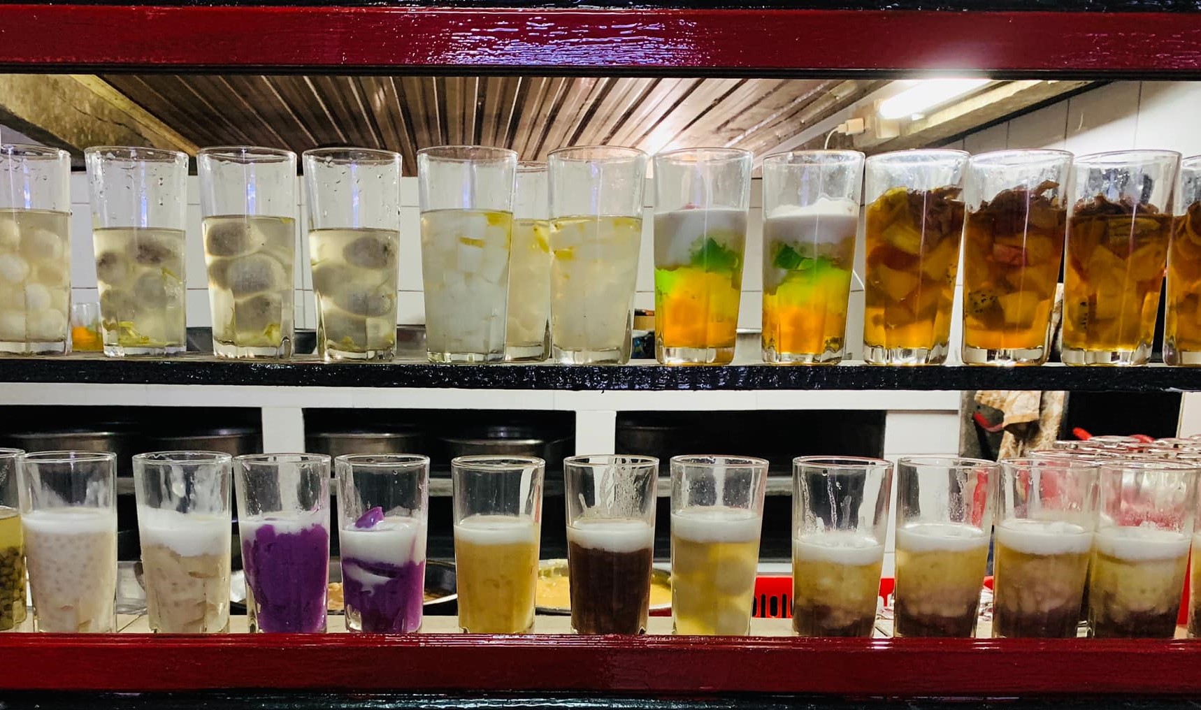 Chè Hẻm Huế Chè Hẻm ở Huế nằm trong con hẻm nhỏ trên đường Hùng Vương