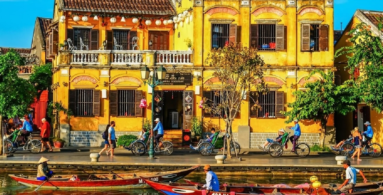 Chè Hẻm Huế Hội An hấp dẫn du khách bởi vẻ đẹp cổ kính và trầm mặc