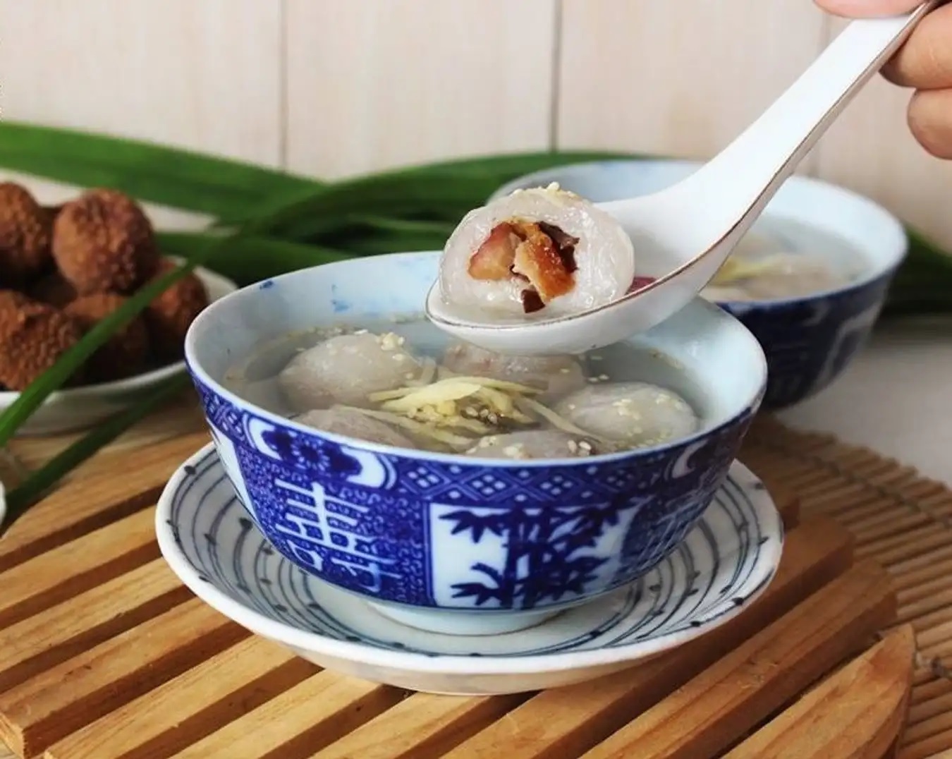 chè heo quay Huế Nếu bạn là người yêu thích ẩm thực độc đáo, hãy không bỏ lỡ cơ hội thử món chè heo quay Huế