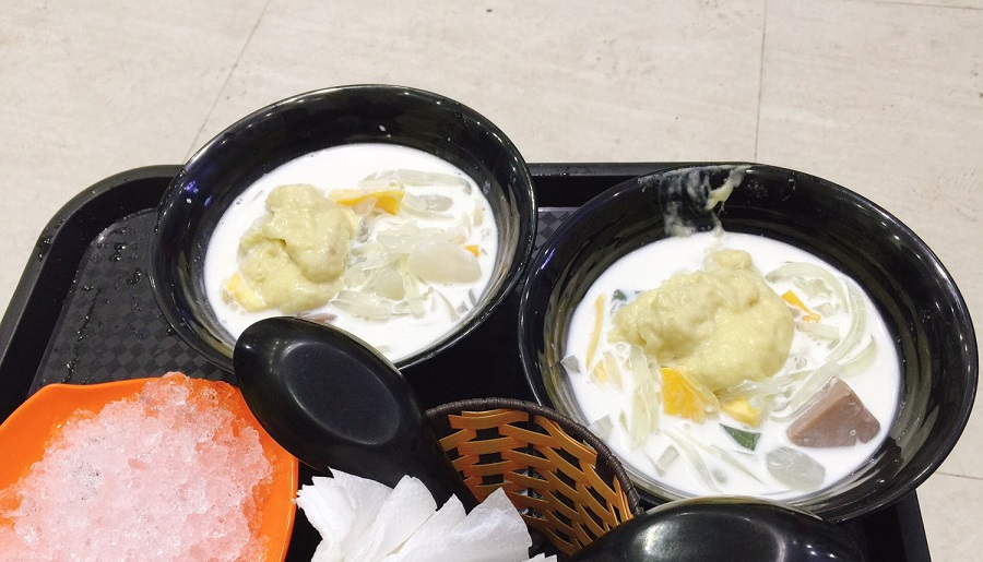 Chè sầu Liên Hà Nội Quán chè phố Nghĩa Tân - một trong những quán chè sầu Liên ngon ở Hà Nội