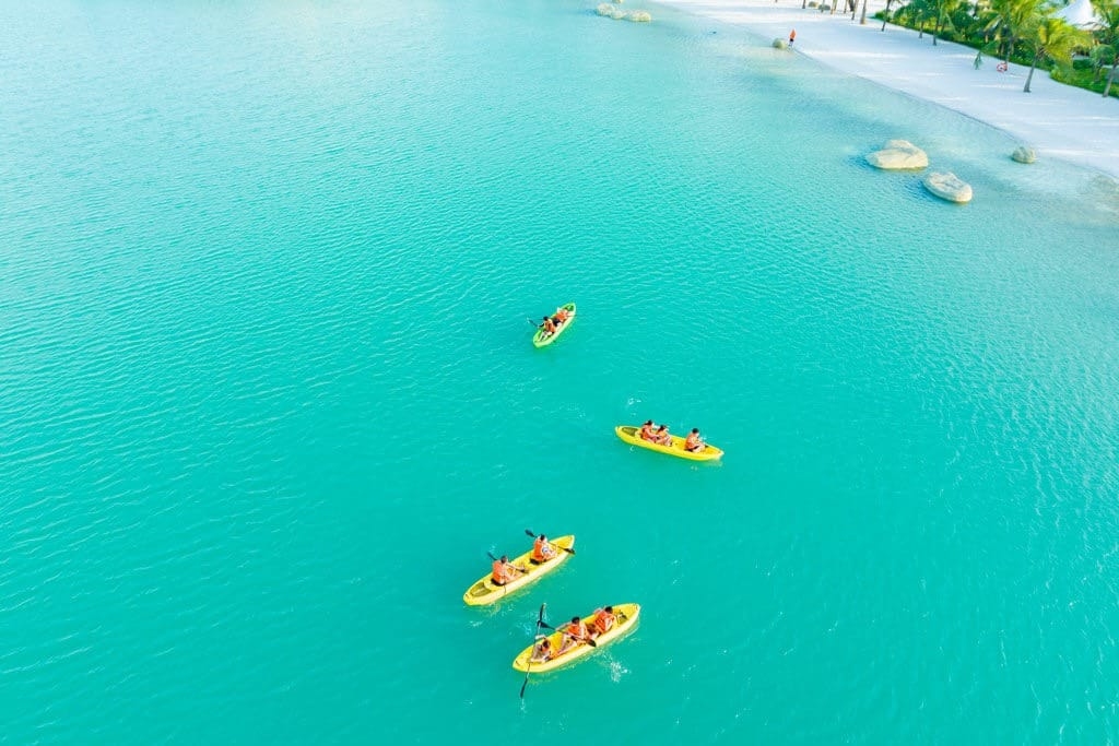 Biển nhân tạo Vinhomes Ocean Park 2 Chèo kayak VinWonders Wave Park