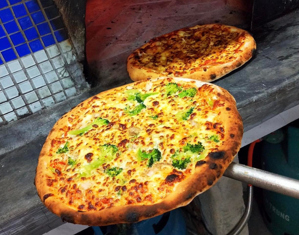 Chiếc bánh mới ra lò tại Pizza-Boom