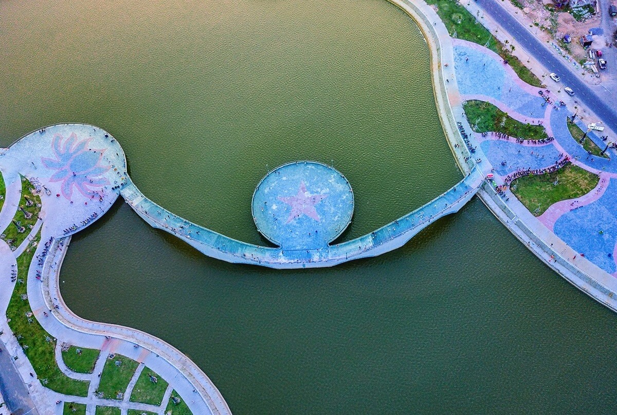 Hồ điều hòa Hồ Sơn là địa điểm giúp bạn tạo nên bức ảnh check in độc đáo 