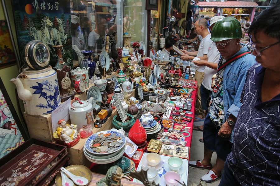 Chợ đồ cổ Nơ Trang Long