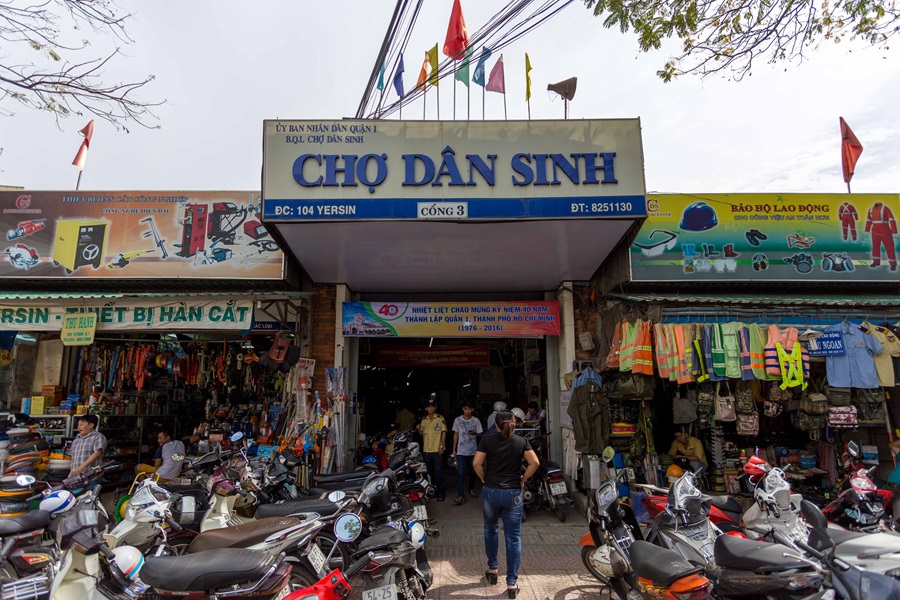Chợ đồ cũ ở Sài Gòn Dân Sinh