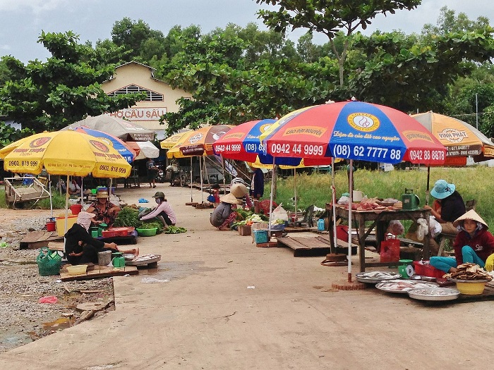 Ghé thăm chợ hải sản Phú Quốc Cầu Sấu để thưởng thức các món đặc sản đảo ngọc