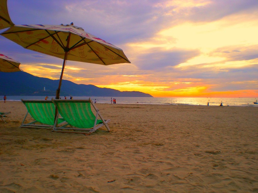 Chơi gì ở Đà Nẵng buổi tối Bãi tắm đêm Phạm Văn Đồng