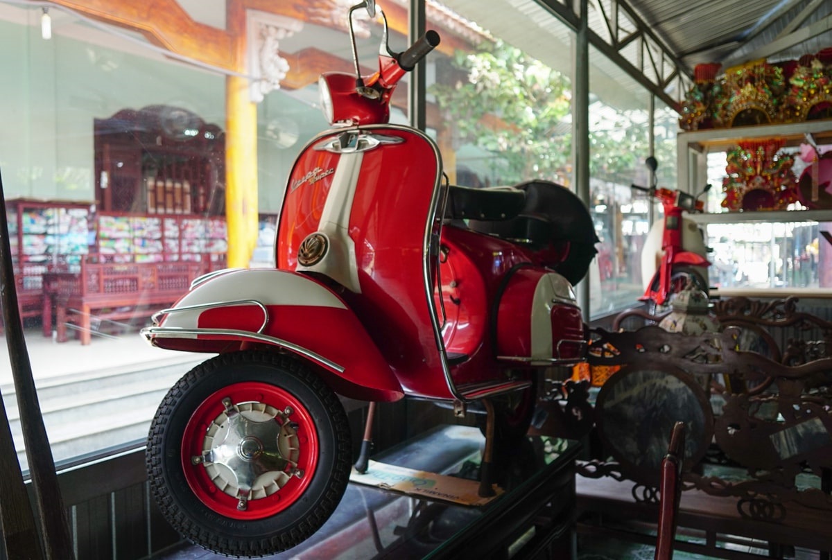 chùa Châu Đốc 3 Nơi trưng bày đồ cổ quý tại chùa