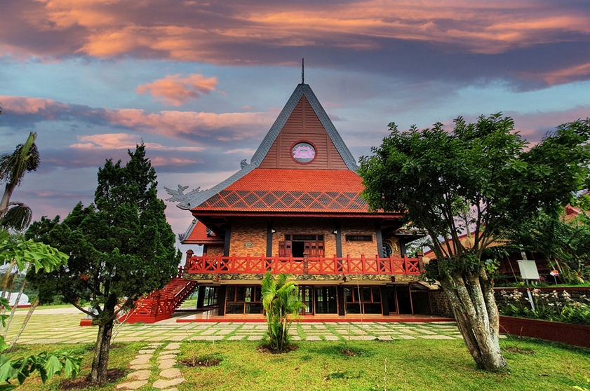 Chánh điện được thiết kế bằng mô hình nhà rông Tây Nguyên độc đáo, mang nhiều tầng ý nghĩa sâu sắc 