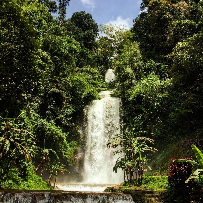 Đến thác Tam Hợp thưởng ngoạn vẻ đẹp diệu kỳ của thiên nhiên