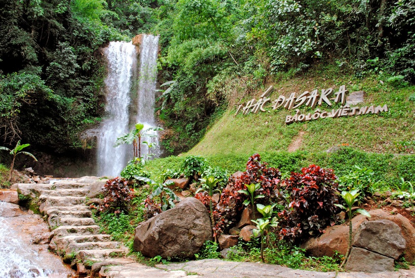 Thác Dasara đẹp mơ màng, quanh năm mây trôi lảng bảng 