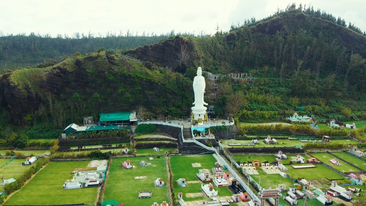 Chiêm ngưỡng toàn cảnh đảo Lý Sơn từ đỉnh núi Liêm Tự