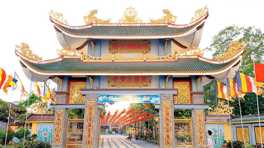 Chùa Hà Tiên Chùa Tam Bảo - ngôi chùa Hà Tiên thu hút đông đảo du khách đến tham quan chiêm bái