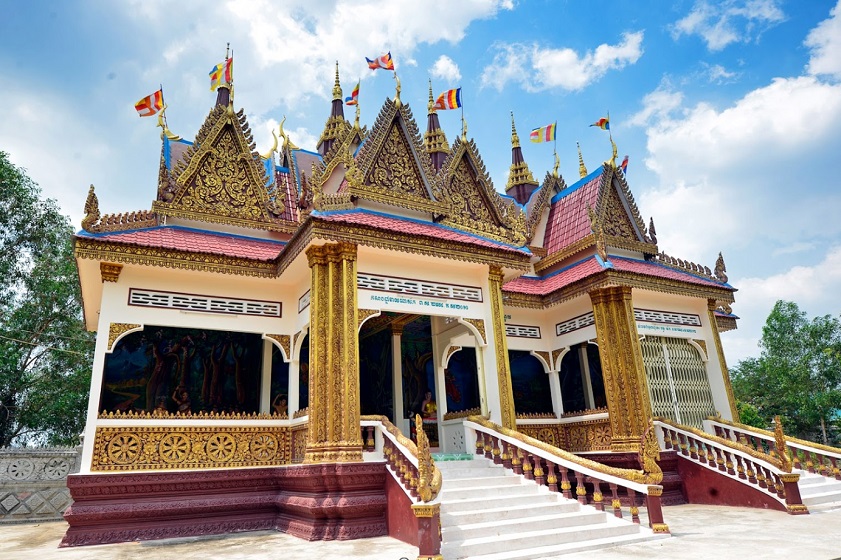 Chùa Hà Tiên Chùa Xà Xía - chùa Hà Tiên được nhiều du khách quan tâm