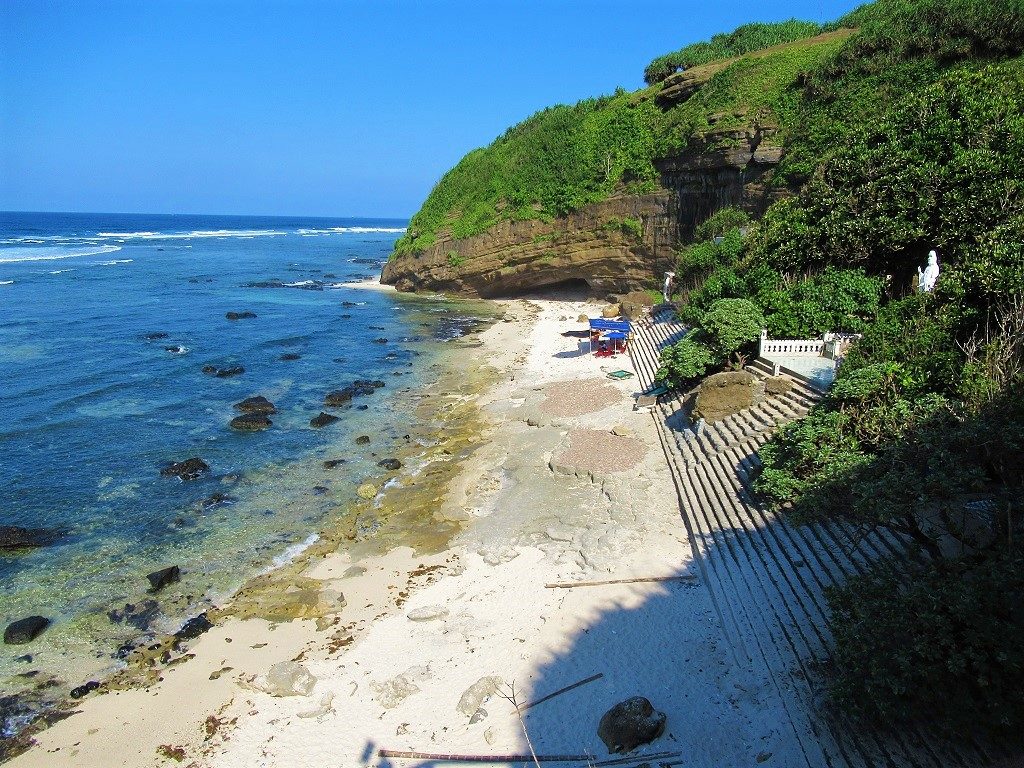 Nghe thuyết minh về chùa Hang Lý Sơn sẽ cung cấp cho bạn nhiều thông tin thú vị