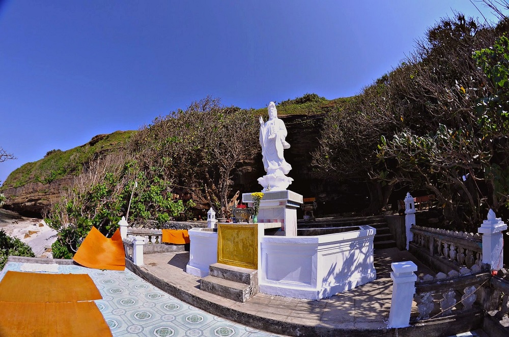 Giới thiệu về chùa Hang Lý Sơn