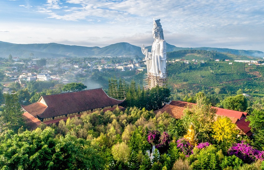 Vãn cảnh chùa Linh Ấn – Trải nghiệm không thể bỏ qua khi du lịch Đà Lạt