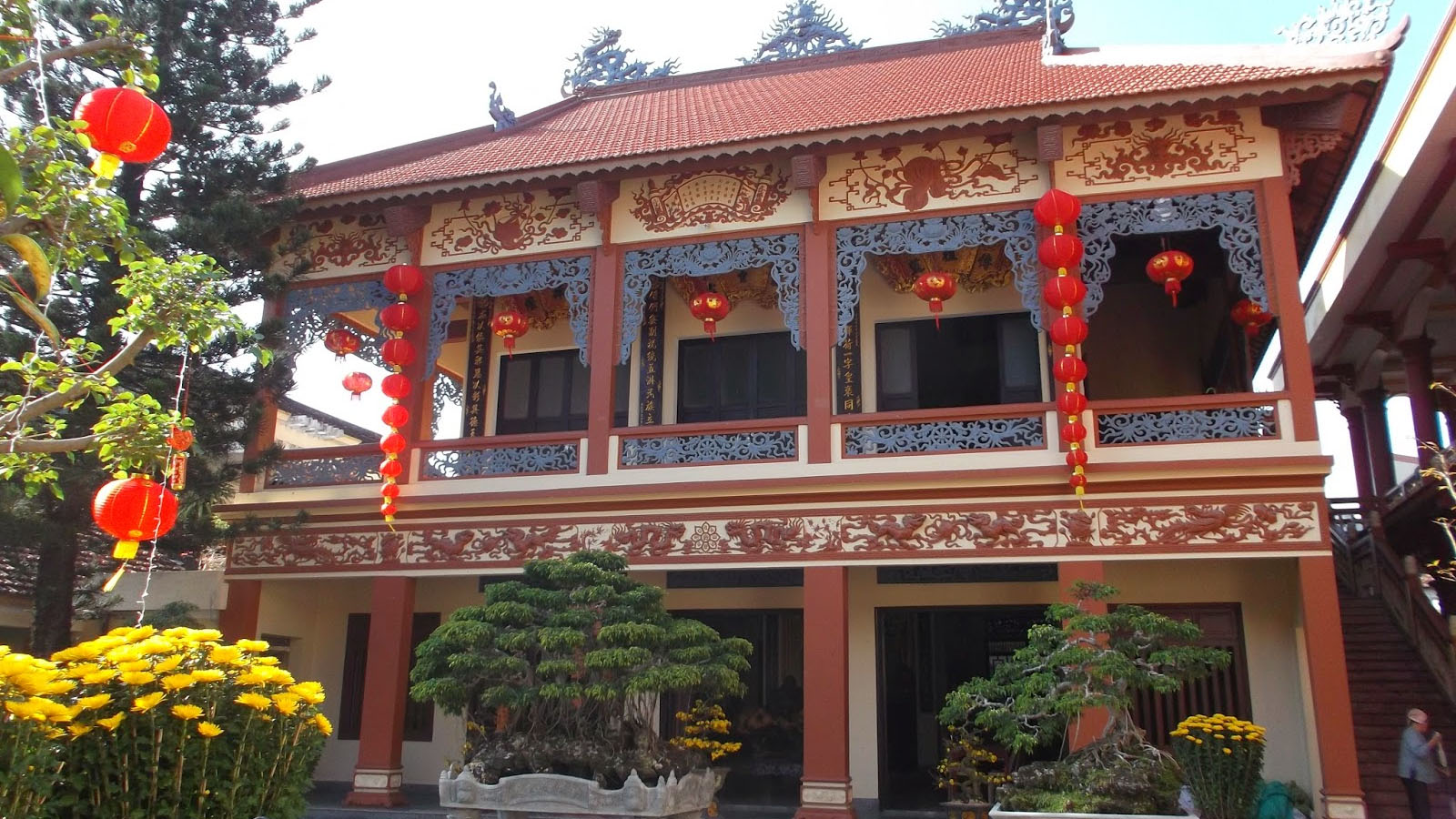 Chùa nằm ở trung tâm thành phố nên du khách có thể dễ dàng di chuyển đến đây