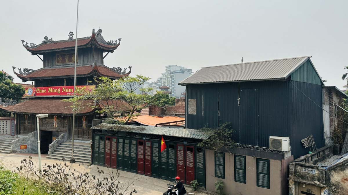 chùa ở Hồ Tây Chùa Tứ Liên là ngôi chùa ở Hồ Tây được xây dựng trên mảnh đất khá rộng