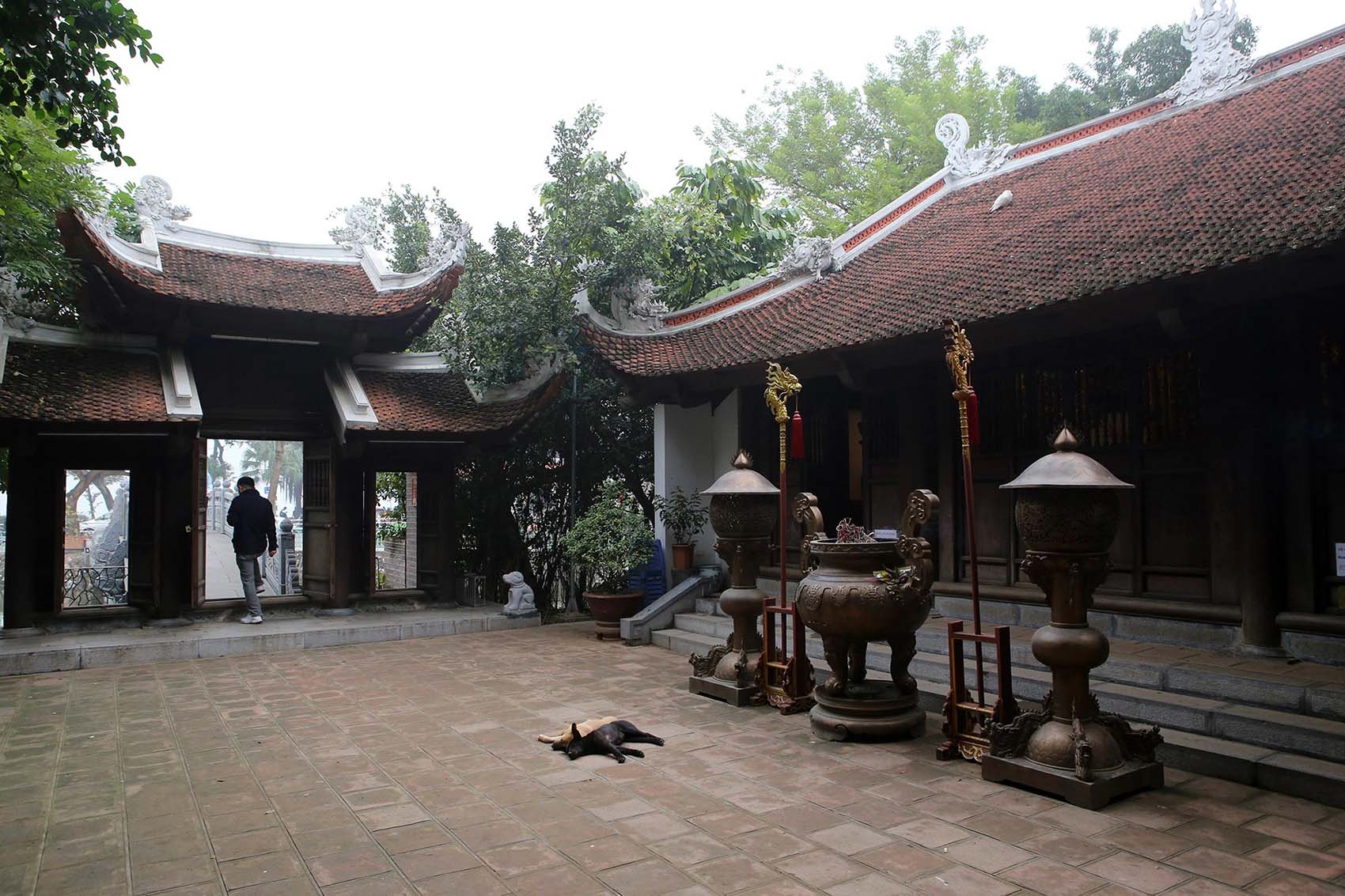 chùa ở Hồ Tây Đền Thủy Trung Tiên gắn với văn hóa tâm linh thờ Thần Chó của người Việt